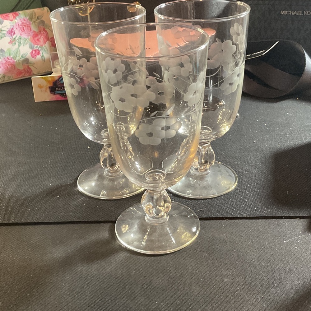Beautigul Floral Wine Glass Set